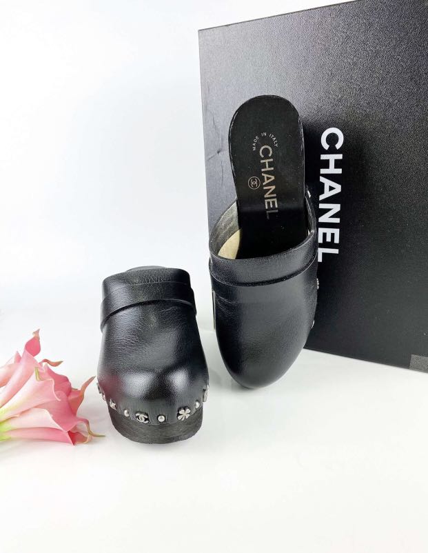 CHANEL SHOES STUDDED CLOGS CHARM LOGO CC LUCKY G30877 37 LEATHER SHOES