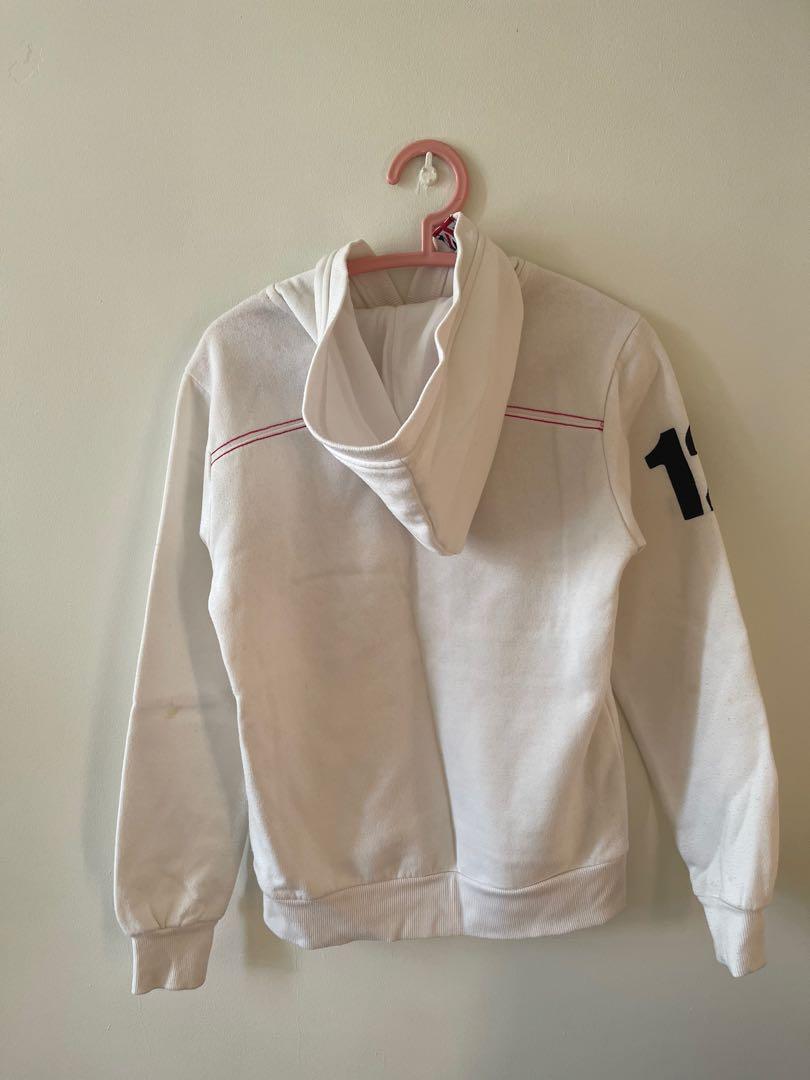 White Pullover (Category: Coats, Jackets and Outerwear) located in Singapore. Submitted by nic0le (Listing ID 1098777964, Image 2). Description: some yellow spots. SHOULD be able to wash off but NOT guaranteed can wash off. dm for measurements.