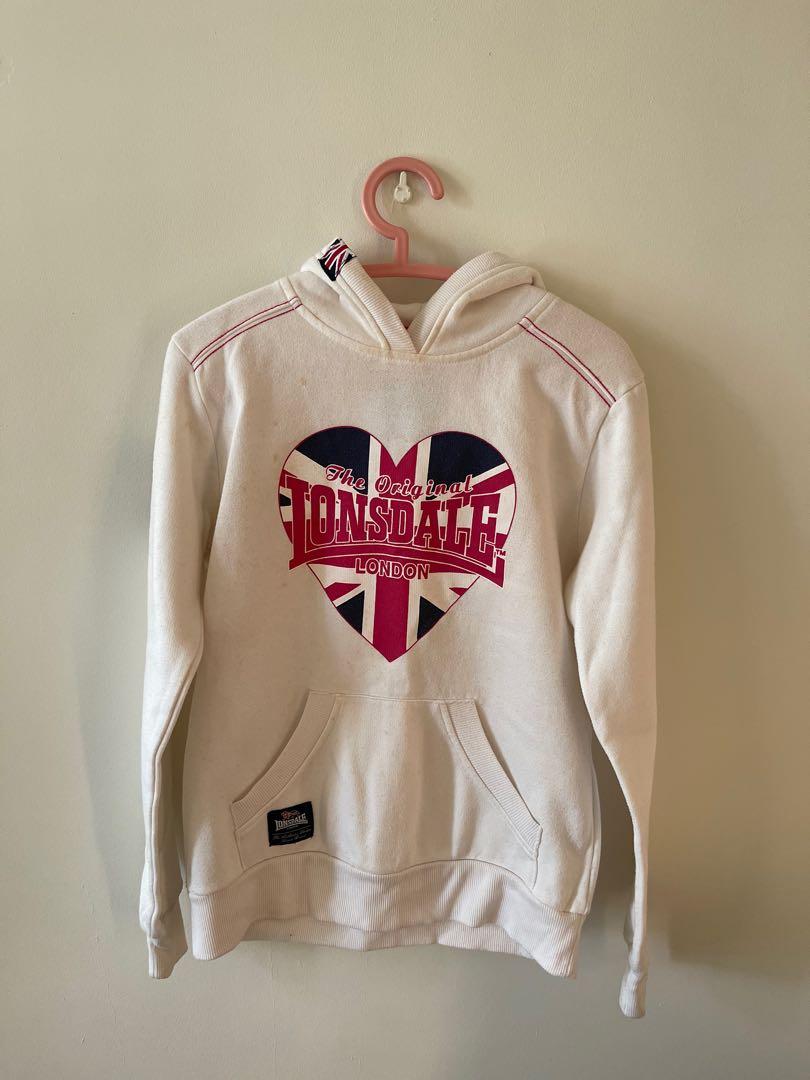 White Pullover (Category: Coats, Jackets and Outerwear) located in Singapore. Submitted by nic0le (Listing ID 1098777964, Image 1). Description: some yellow spots. SHOULD be able to wash off but NOT guaranteed can wash off. dm for measurements.