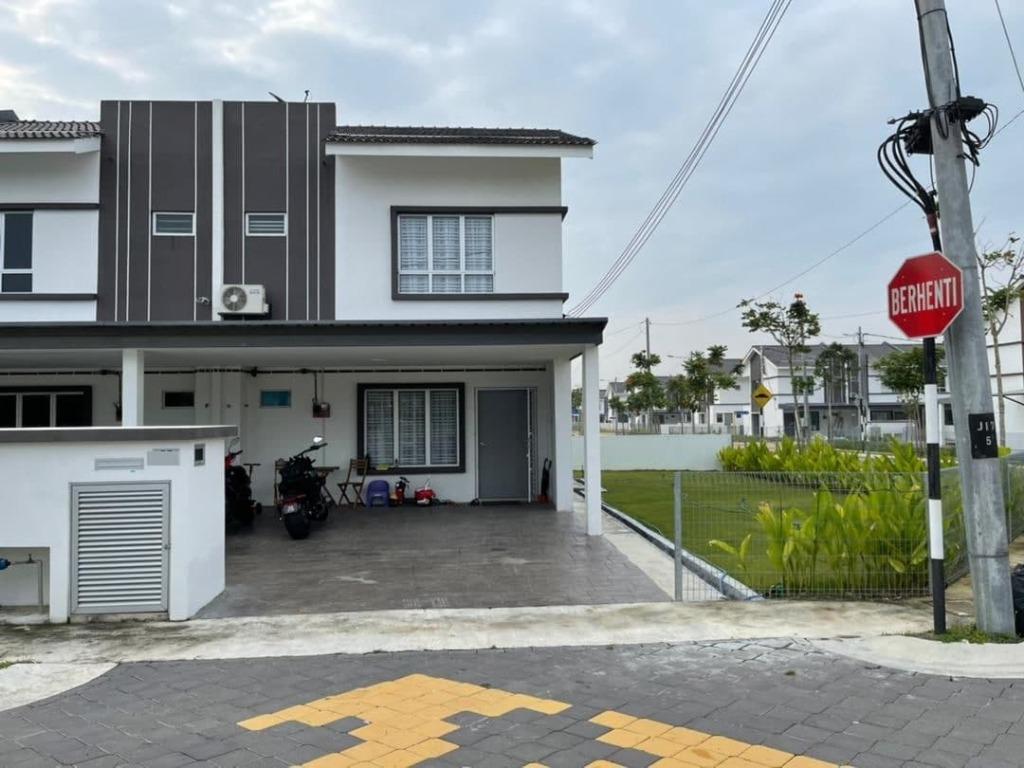 Wts 2 Storey Terrace Irama Perdana Lbs Alam Perdana Property For Sale On Carousell