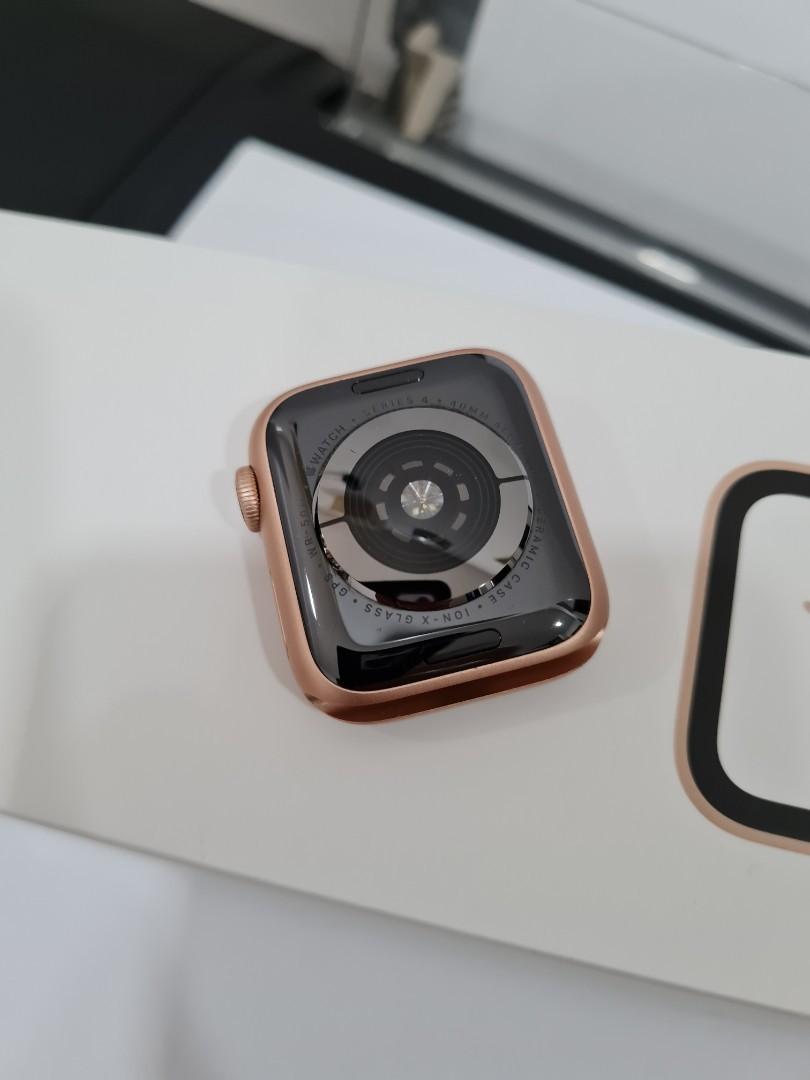 Apple watch series 4 40mm gold hotsell aluminium case with pink sand sport loop