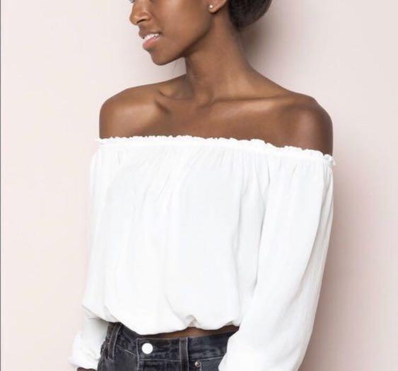 Brandy Melville White Off Shoulder Top, Women's Fashion, Tops, Blouses on  Carousell