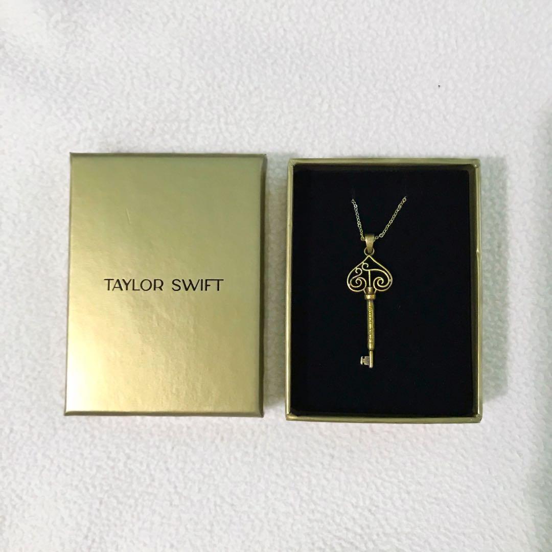 Do you guys think we're going to get a key necklace for each re-recording?  At first I didn't like the repeat necklace but I'm starting to dig the  symbolism of Taylor unlocking