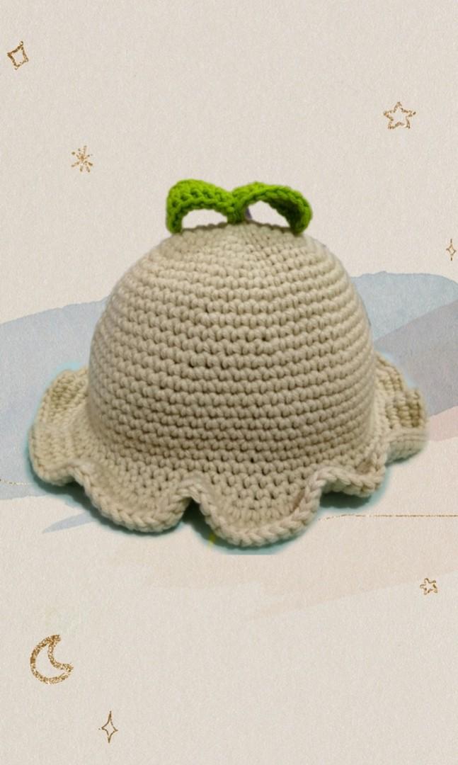 Crochet seedling bucket hat with 