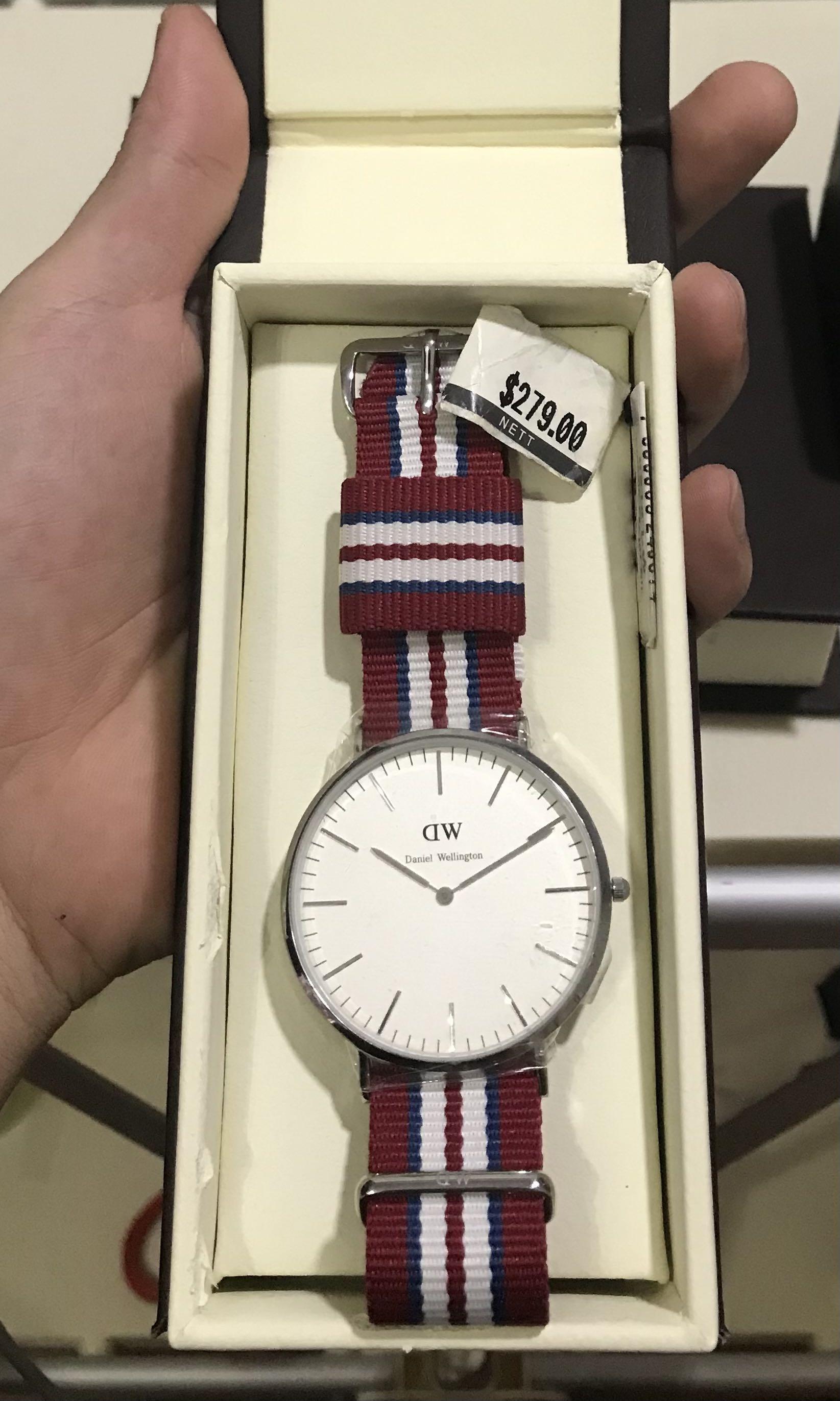Læne menneskelige ressourcer hierarki Authentic Daniel Wellington / DW Watch (Classic Exeter Silver), Luxury,  Watches on Carousell