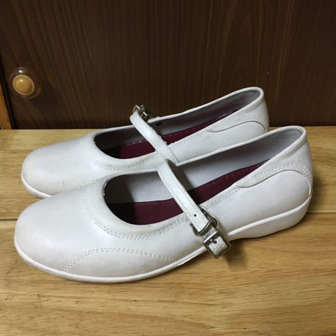 World balance easysoft white shoes 2025