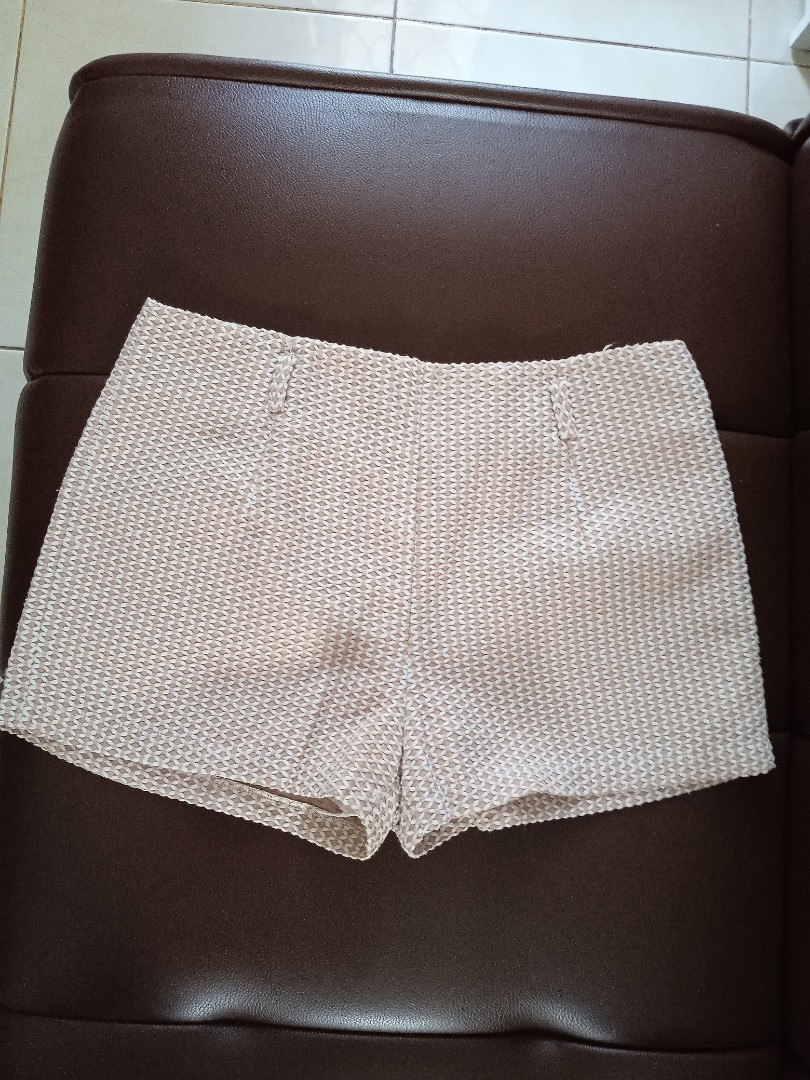 Hot pants, Fesyen Wanita, Pakaian Wanita, Bawahan di Carousell