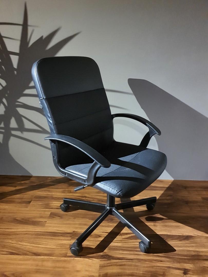 Renberget swivel online chair review