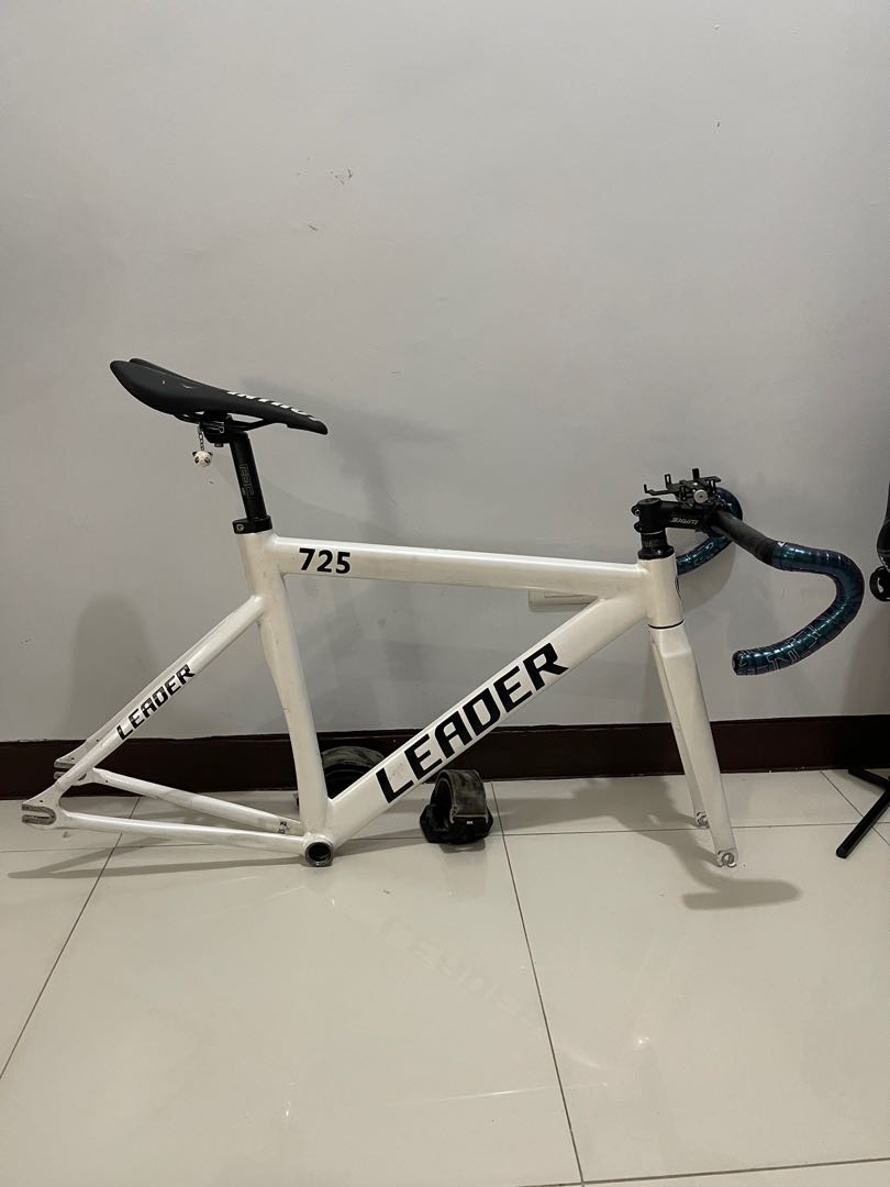 Leader 725 frame outlet