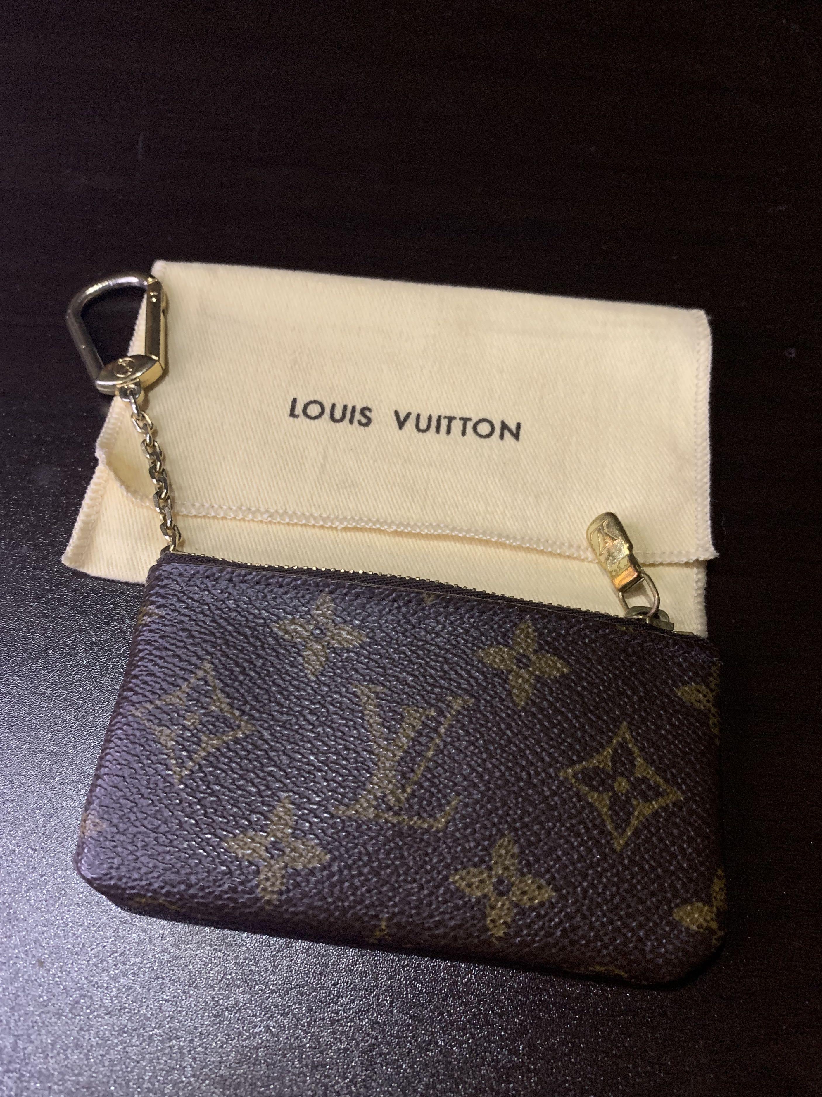 Louis Vuitton Monogram Key Cles (Category: Luxury Bags & Wallets) located in Quezon City. Submitted by elaaaaiiiine (Listing ID 1098978640, Image 1). Description: Louis Vuitton Monogram Key Cles Rank A: exterior; AB: interior (w slight wrinkles but no tears) With hairline scratches that aren’t obvious 🙂 Competitor price: 11-15k Comes with dustbag only Date code: CA0061 Was 8,600. Buy now for only 6,000 (plus sf)! Last price posted na talaga 🙂 M