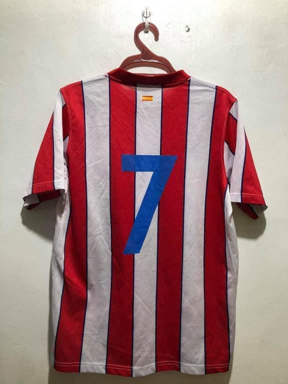 Nike Football Jersey. (Category: Tshirts & Polo Shirts ) located in Mandaluyong City. Submitted by Mid90s (Listing ID 1098918110, Image 2). Description: embroidered nike logo & patch. No Crack print. Size: Small ( 20X27) Price: 400 No issue. PM is the 🔑.