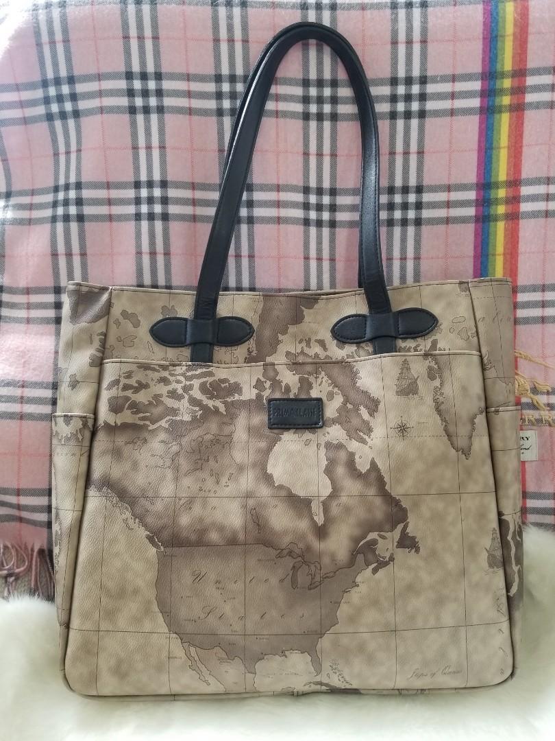 Prima classe (Category: Luxury Bags & Wallets) located in Mabalacat. Submitted by Aristocrat_collection12 (Listing ID 1098921656, Image 1). Description: like new prima classe tote bag personal bag once lang nagamit😊.