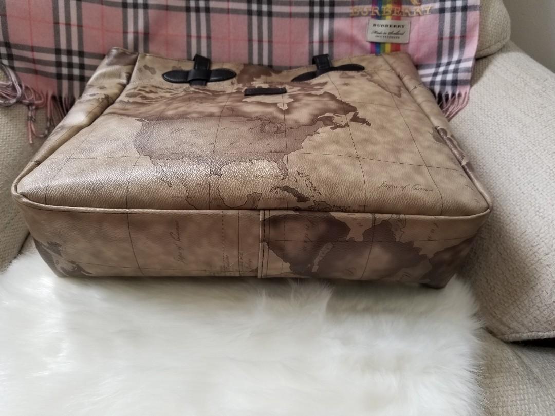 Prima classe (Category: Luxury Bags & Wallets) located in Mabalacat. Submitted by Aristocrat_collection12 (Listing ID 1098921656, Image 3). Description: like new prima classe tote bag personal bag once lang nagamit😊.