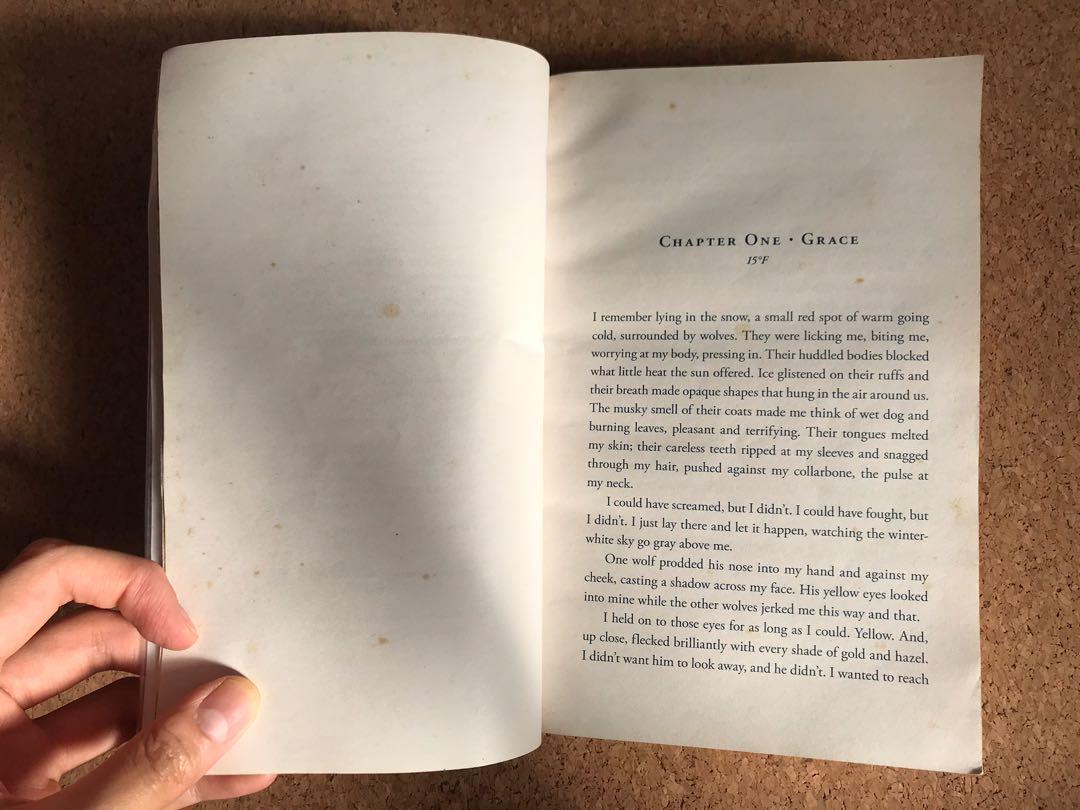 Shiver, Maggie Stiefvater (Category: Storybooks) located in Lucena. Submitted by bookathlete (Listing ID 1099034767, Image 3). Description: .