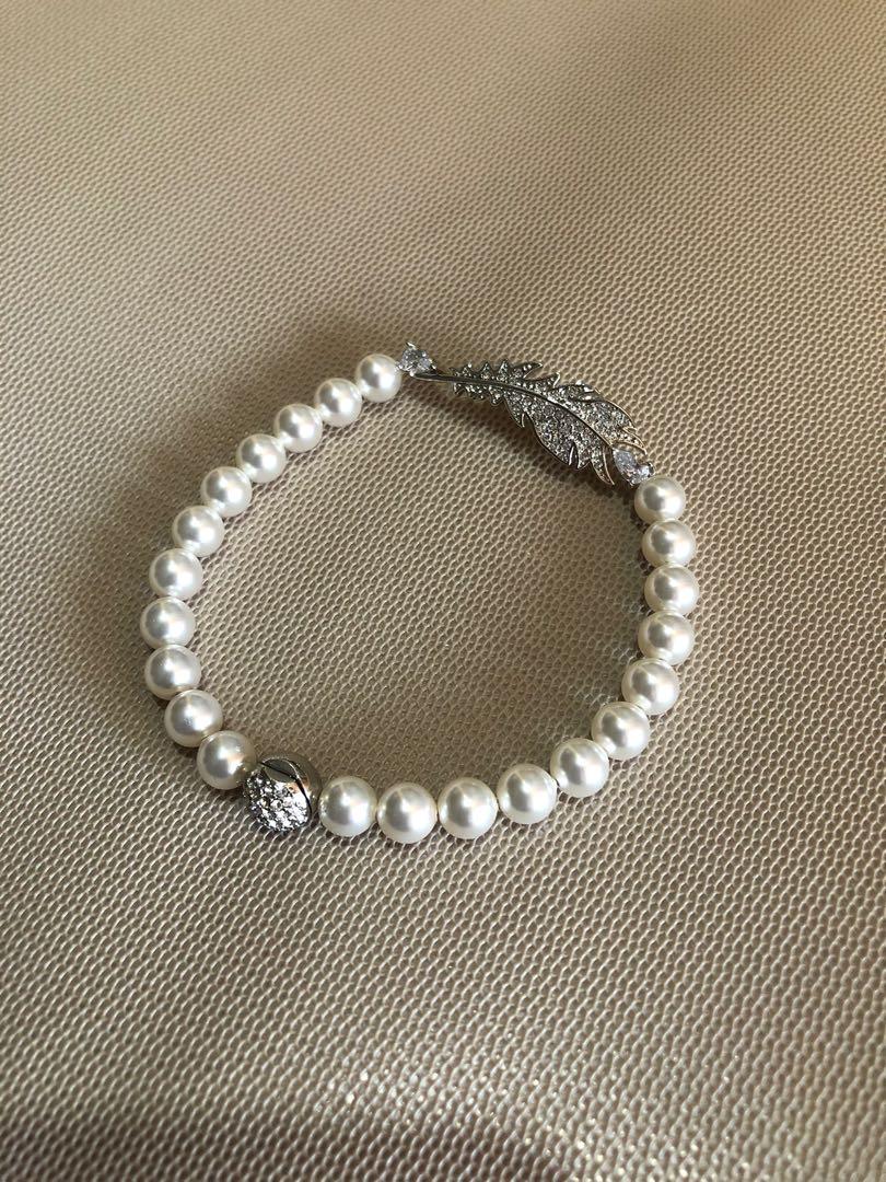 Swarovski pearl on sale bracelet magnetic