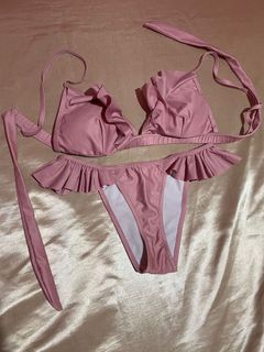 (Category: ) located in . Submitted by ysa.closet (Listing ID 1099048066, Image 1). Description: .