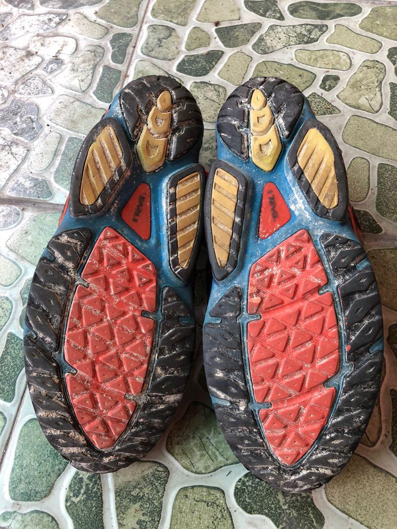 Teva running shoes top