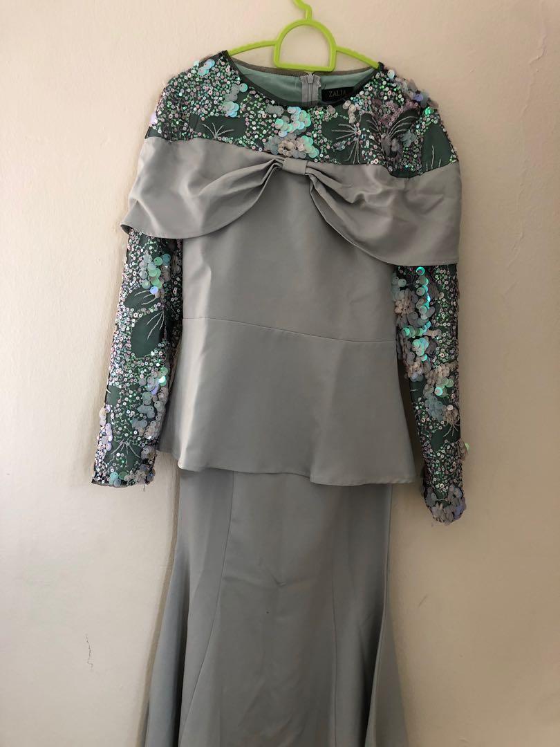 Off shoulder deals baju kurung