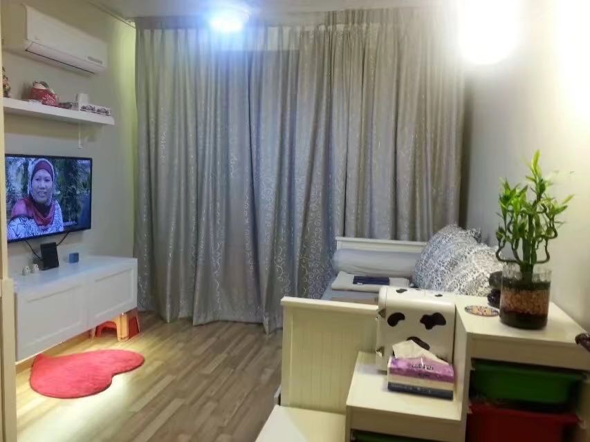 (Category: ) located in . Submitted by daphne82shop (Listing ID 1099115505, Image 1). Description: .