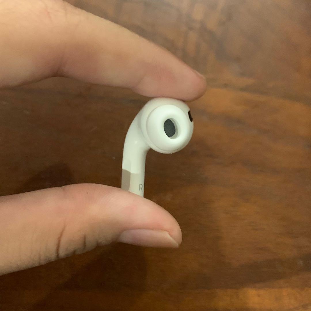 ‼️Airpods Pro Right POD ONLY ‼️ (Category: Headphones & Headsets) located in Mandaluyong City. Submitted by lady.lannister (Listing ID 1099226782, Image 1). Description: ‼️AirPods PRO RIGHT PIECE only ‼️ 5000 ❤️ 💯 Original FIXED PRICE 😘 ‼️ Replacement for your broken or lost right piece AirPod Pro ‼️ Kindly Mssg me for further details 😊 Disclaimer: ✅ Please make sure your charging case is original and legit. ✅ Please make sure your left AirPod