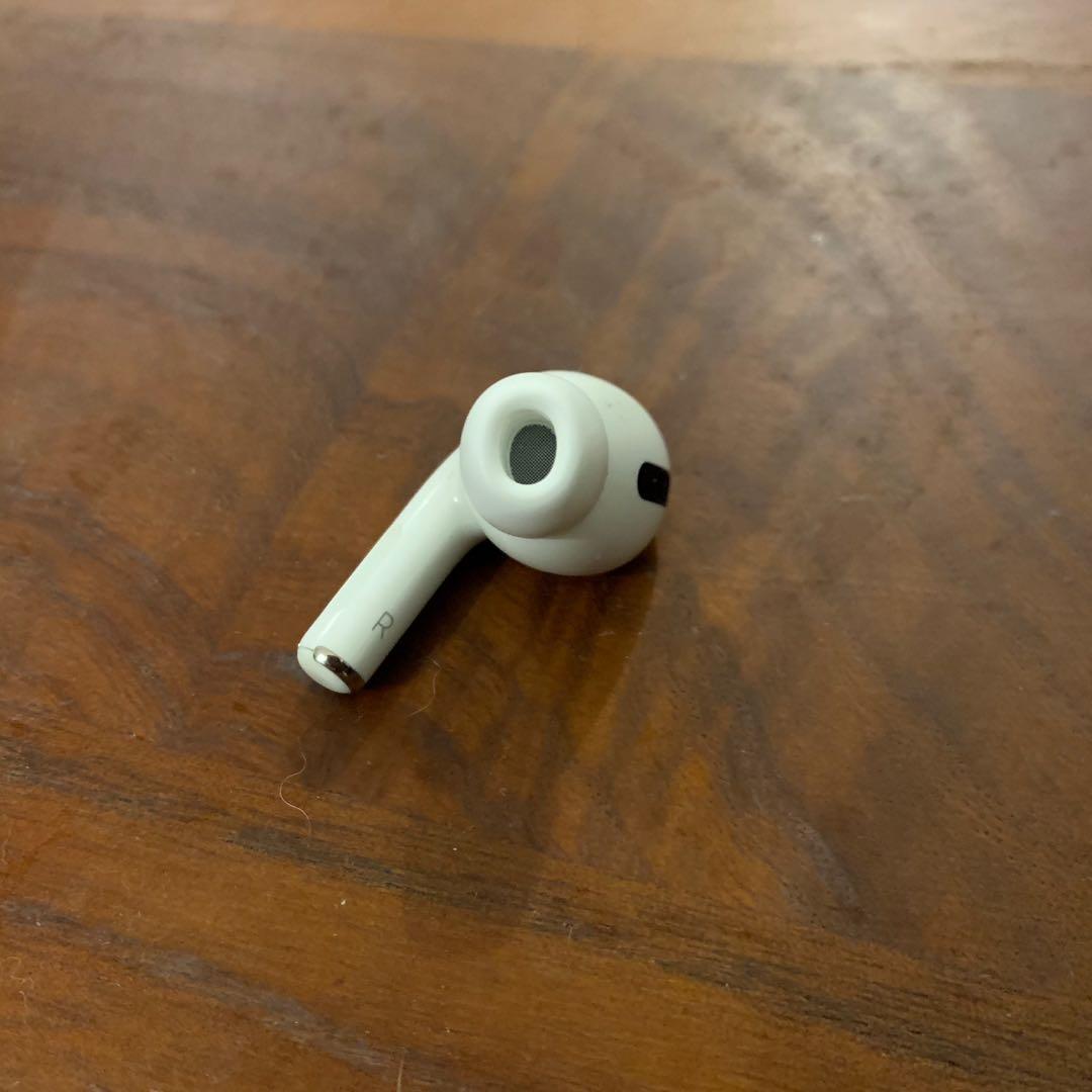 ‼️Airpods Pro Right POD ONLY ‼️ (Category: Headphones & Headsets) located in Mandaluyong City. Submitted by lady.lannister (Listing ID 1099226782, Image 3). Description: ‼️AirPods PRO RIGHT PIECE only ‼️ 5000 ❤️ 💯 Original FIXED PRICE 😘 ‼️ Replacement for your broken or lost right piece AirPod Pro ‼️ Kindly Mssg me for further details 😊 Disclaimer: ✅ Please make sure your charging case is original and legit. ✅ Please make sure your left AirPod