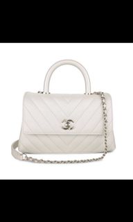 (Category: ) located in . Submitted by luxe_style_bag (Listing ID 1099193214, Image 1). Description: .