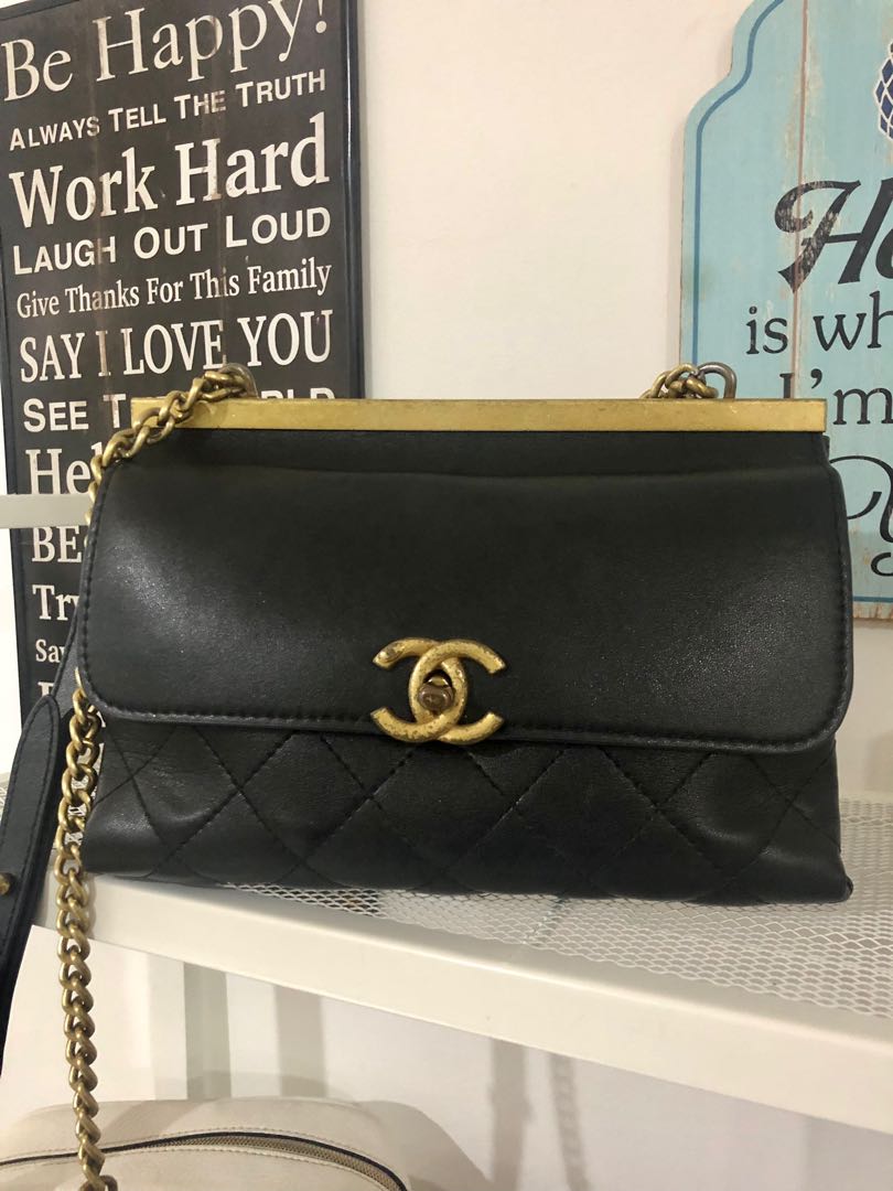 CHANEL Lambskin Stitched Coco Luxe Medium Flap Blue 842475