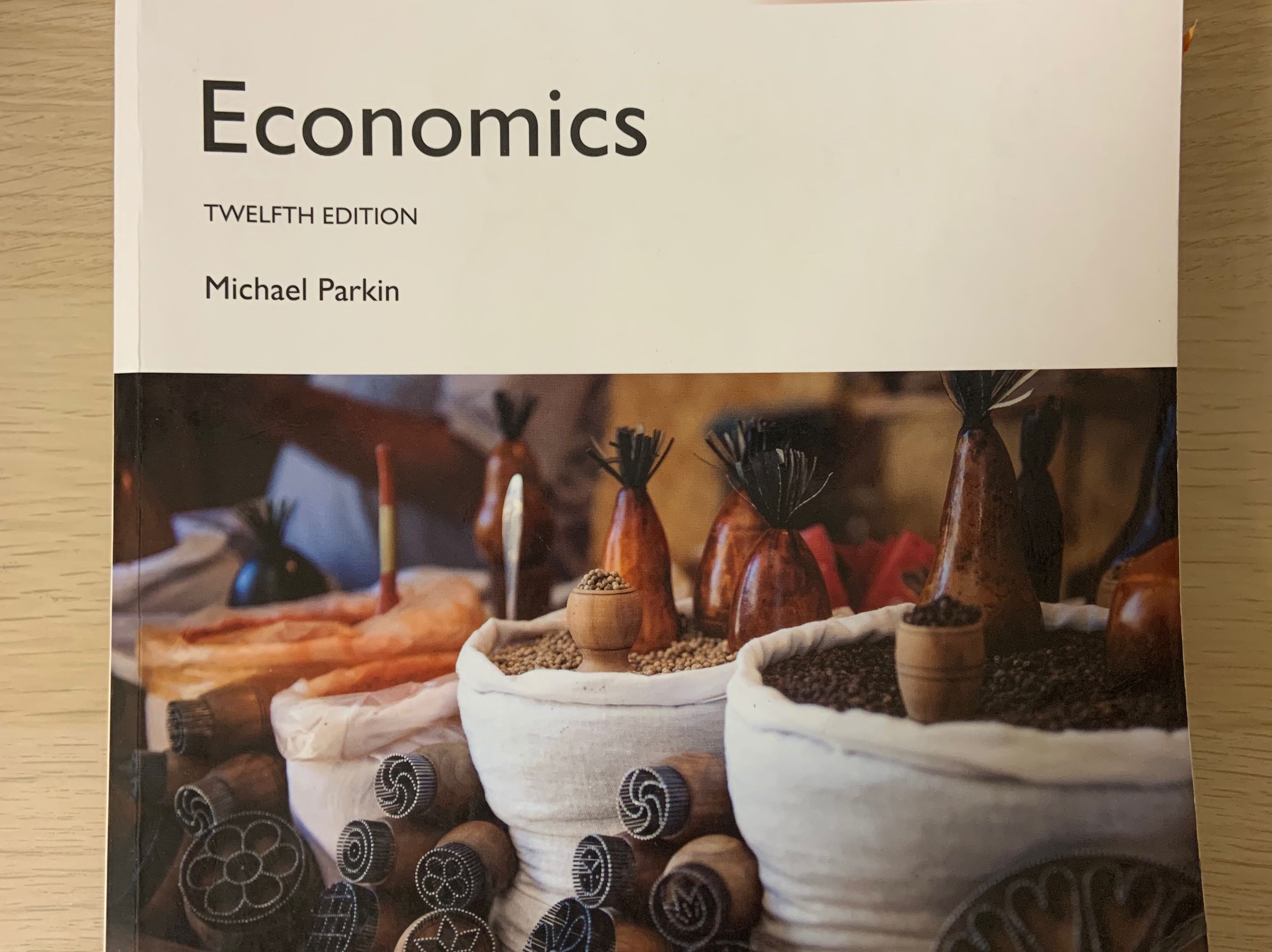 Economics Michael Parkin 大學用書 經濟學12版, 書籍、休閒與玩具, 書本及雜誌, 漫畫在旋轉拍賣