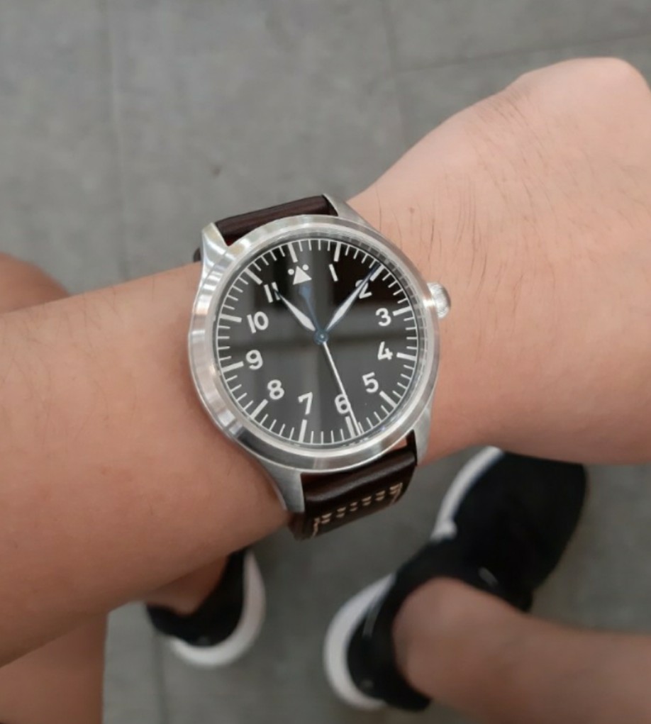 Escapement time pilot watch online