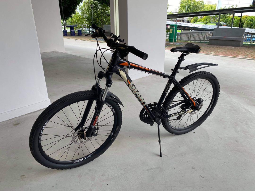 Giant ATX 27.5 2 Medium size Sports Equipment Bicycles