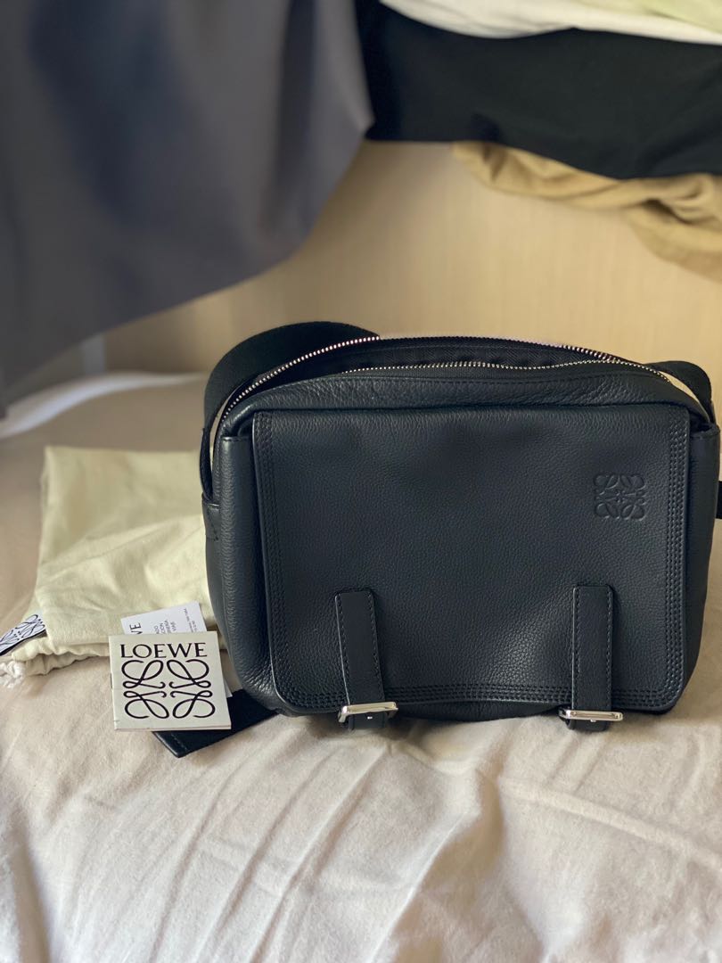 Loewe XS Military Messenger Bag, 名牌, 手袋及銀包- Carousell
