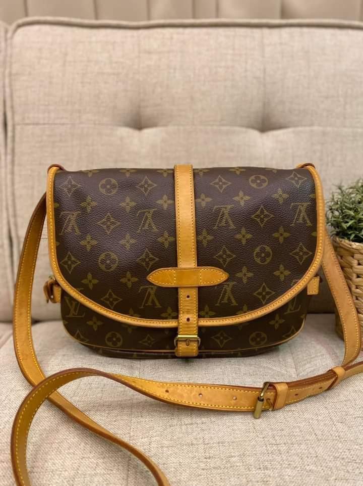 LV Saumur 25 in Monogram (Category: Luxury Bags & Wallets) located in Manila. Submitted by bagislifeshop (Listing ID 1099137290, Image 2). Description: One of a kind!!! ❤️❤️❤️ On Hand in PH🇵🇭 100% Authentic LV Saumur 25 in Monogram Condition: 8.5/10 Comes with Standard Dustbag.
