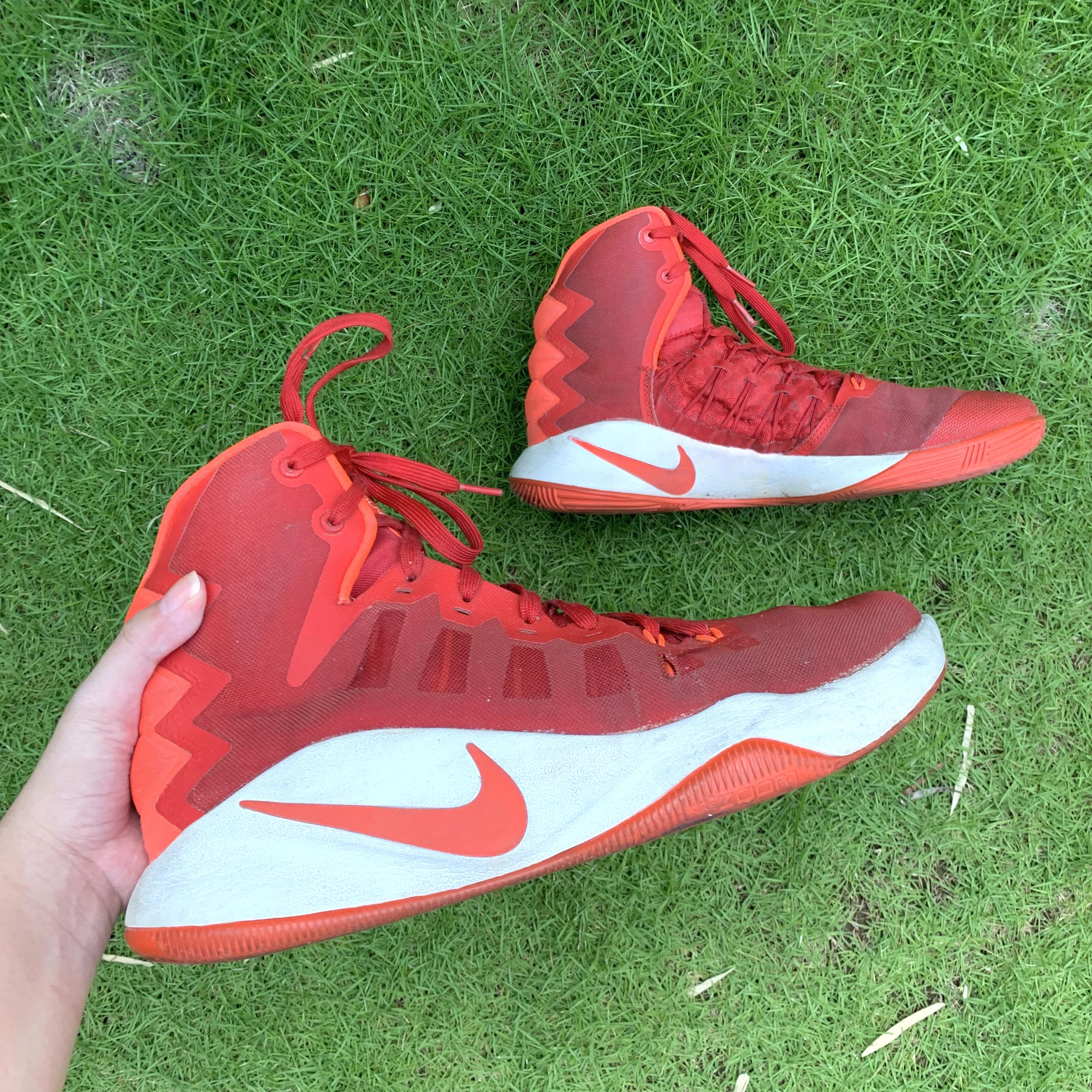 Nike red online shoes basketball