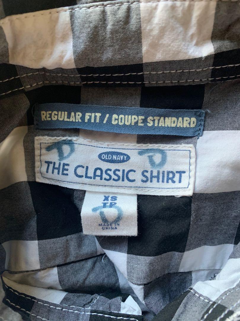 Old Navy Button-down (Category: Formal Shirts) located in Quezon City. Submitted by _pbmt (Listing ID 1099217852, Image 2). Description: Only flaw is the writing on the tag, otherwise it's fine. - 19.5x26 - sleeves: 22 MOPs: BPI/Gcash ✌🏽😬.
