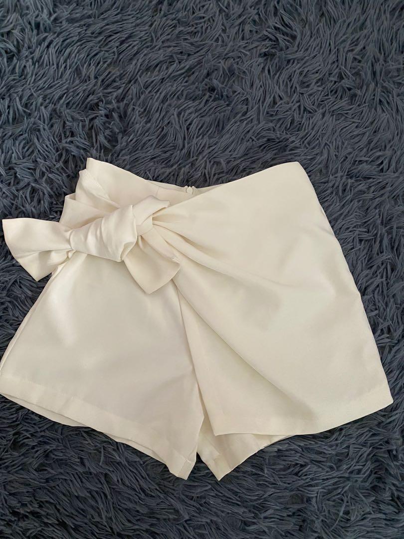 Plains & Prints White Tie Skort (Category: Skirts) located in Cainta. Submitted by atal2000 (Listing ID 1099143908, Image 1). Description: Super nice quality!! Used only once.