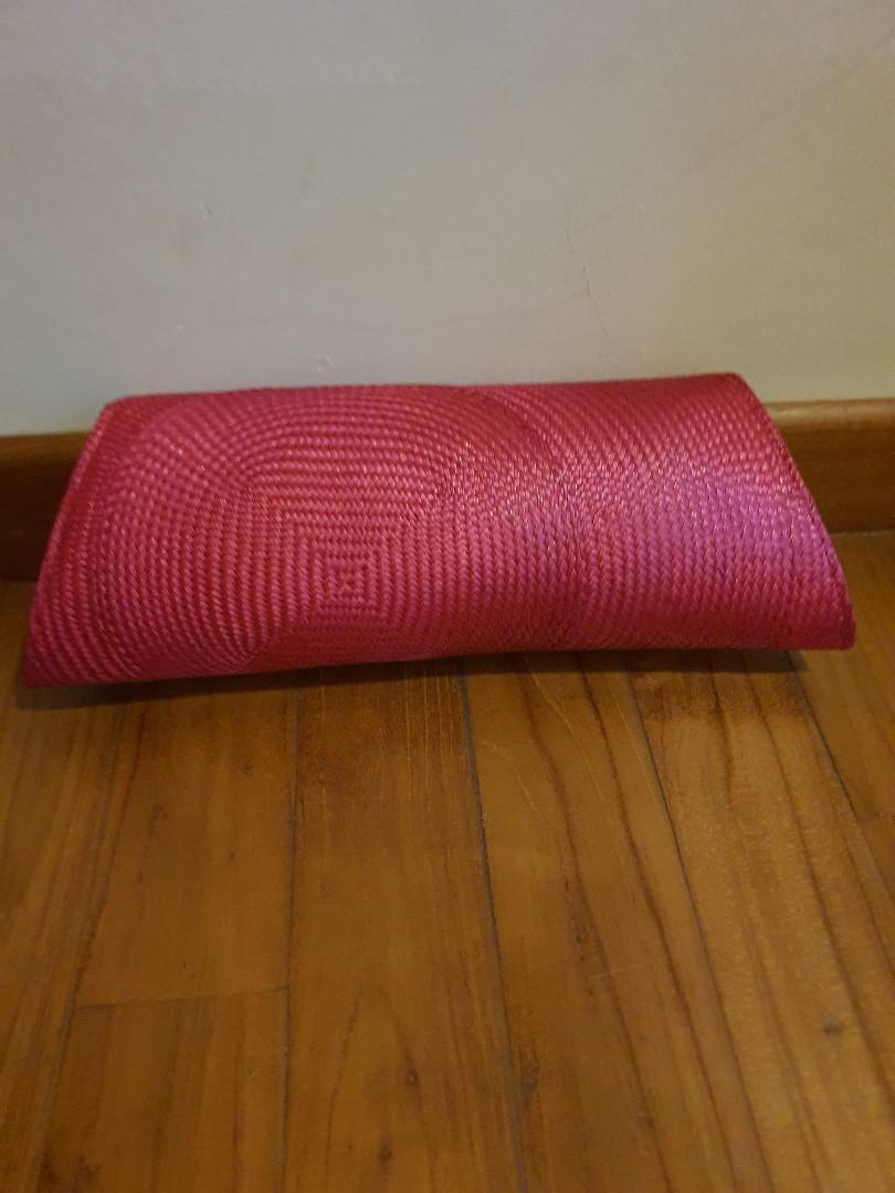 Red new arrivals straw clutch