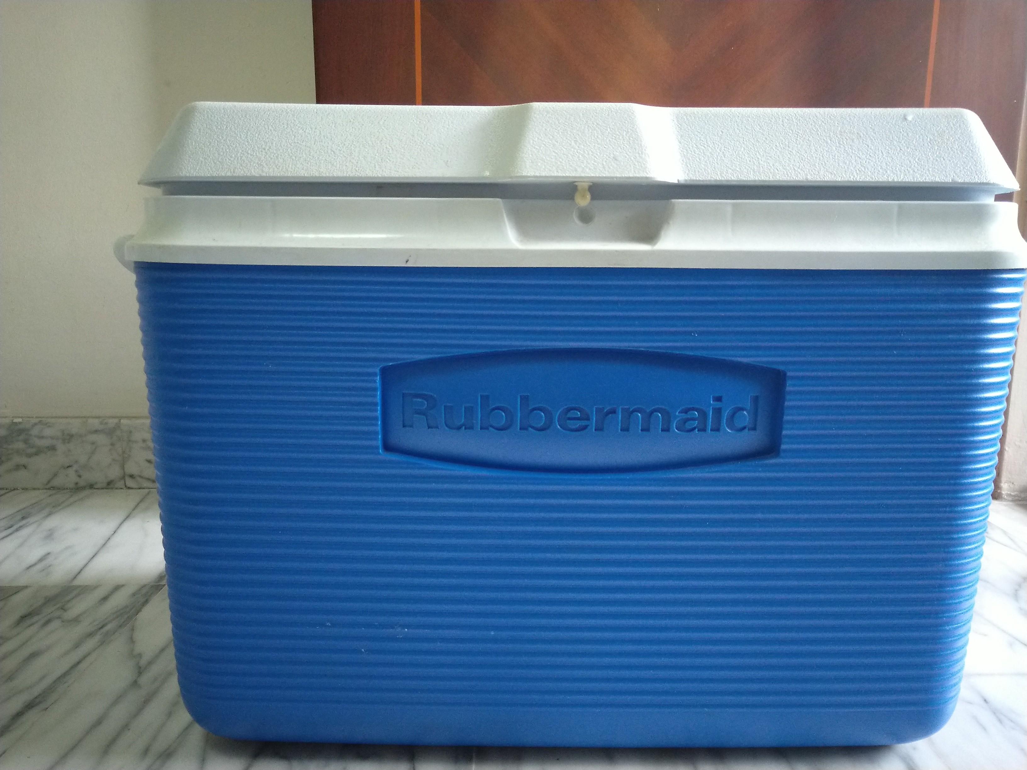 RUBBERMAID ICE COOLER BOX BIG SIZE