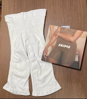 Skims Seamless Sculpting Short Above the Knee White Marble