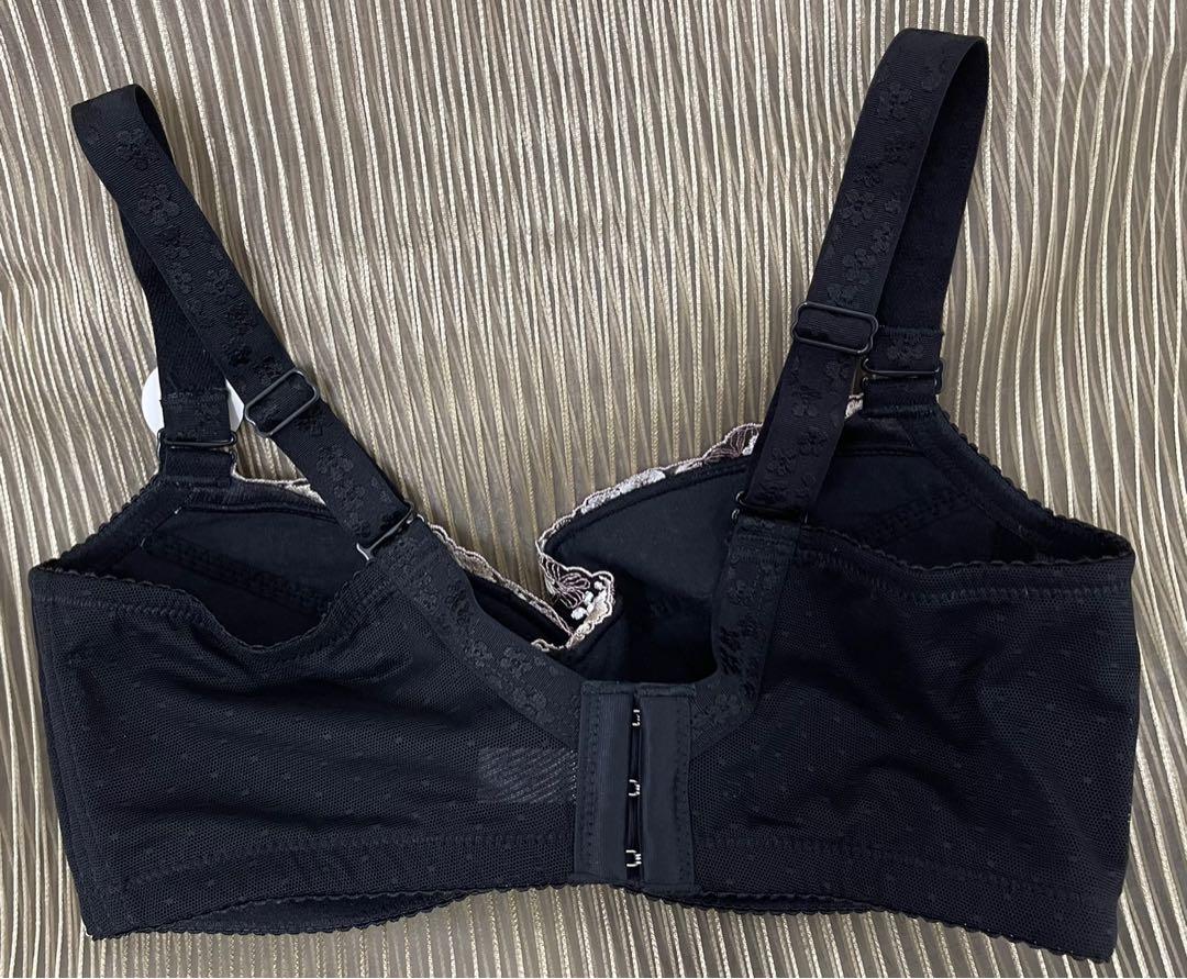 34/75C BLACK FLOWER LACE BRA (NEW), Women's Fashion, New Undergarments &  Loungewear on Carousell
