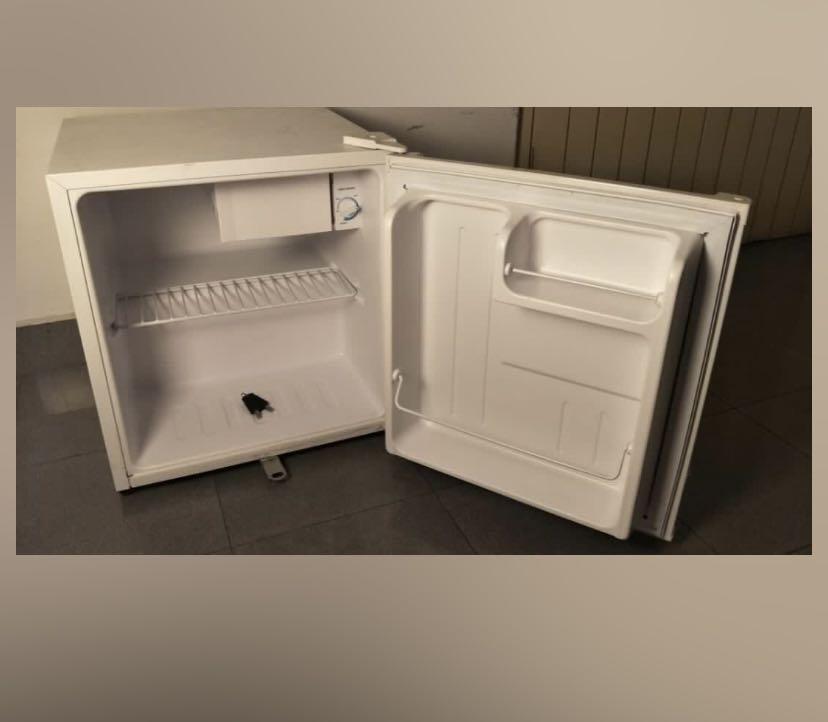 haier mini fridge model hsb03