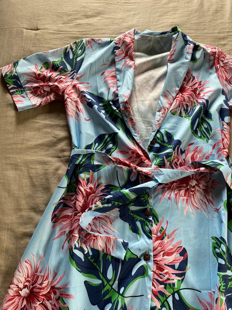 Blue floral maxi dress (Category: Dresses) located in Quezon City. Submitted by bealee (Listing ID 1099370031, Image 1). Description: As seen on celebrities! Adjustable using the tie Zara-inspired Bundle of 3 dresses for 600.