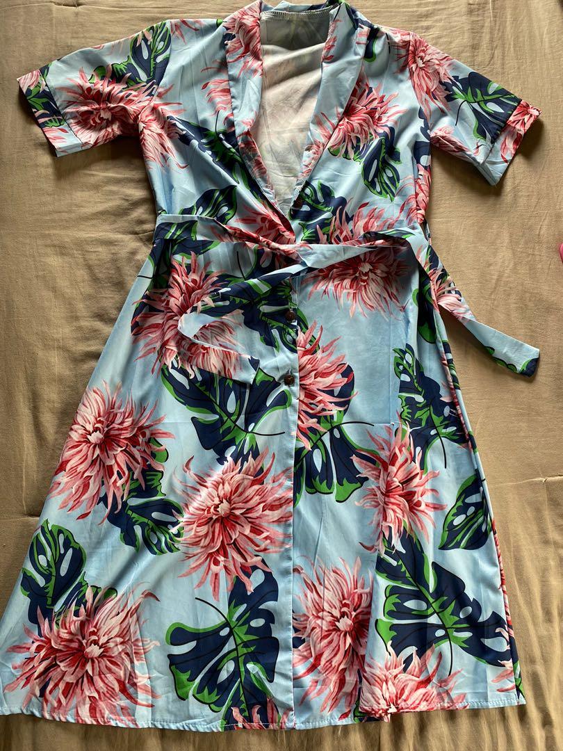 Blue floral maxi dress (Category: Dresses) located in Quezon City. Submitted by bealee (Listing ID 1099370031, Image 2). Description: As seen on celebrities! Adjustable using the tie Zara-inspired Bundle of 3 dresses for 600.
