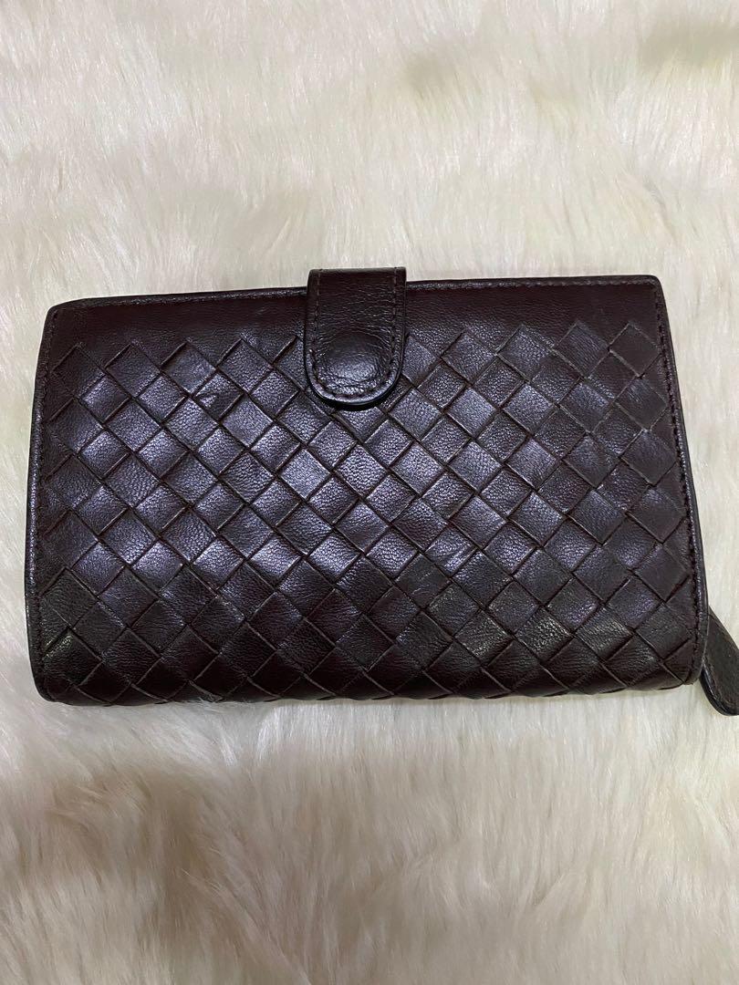 Authentic Bottega Intrecciato Framed Woven Wallet (Category: Luxury Bags & Wallets) located in Cagayan de Oro. Submitted by riggstuffs (Listing ID 1099444010, Image 2). Description: Guaranteed Authentic Bottega Veneta Intrecciato Framed woven Ebano wallet In soft leather material with a gold-toned frame The exterior is in very good condition The Interior is clean, with a zipper pocket, several card slots, and a bill compartment Snap tab closure 9