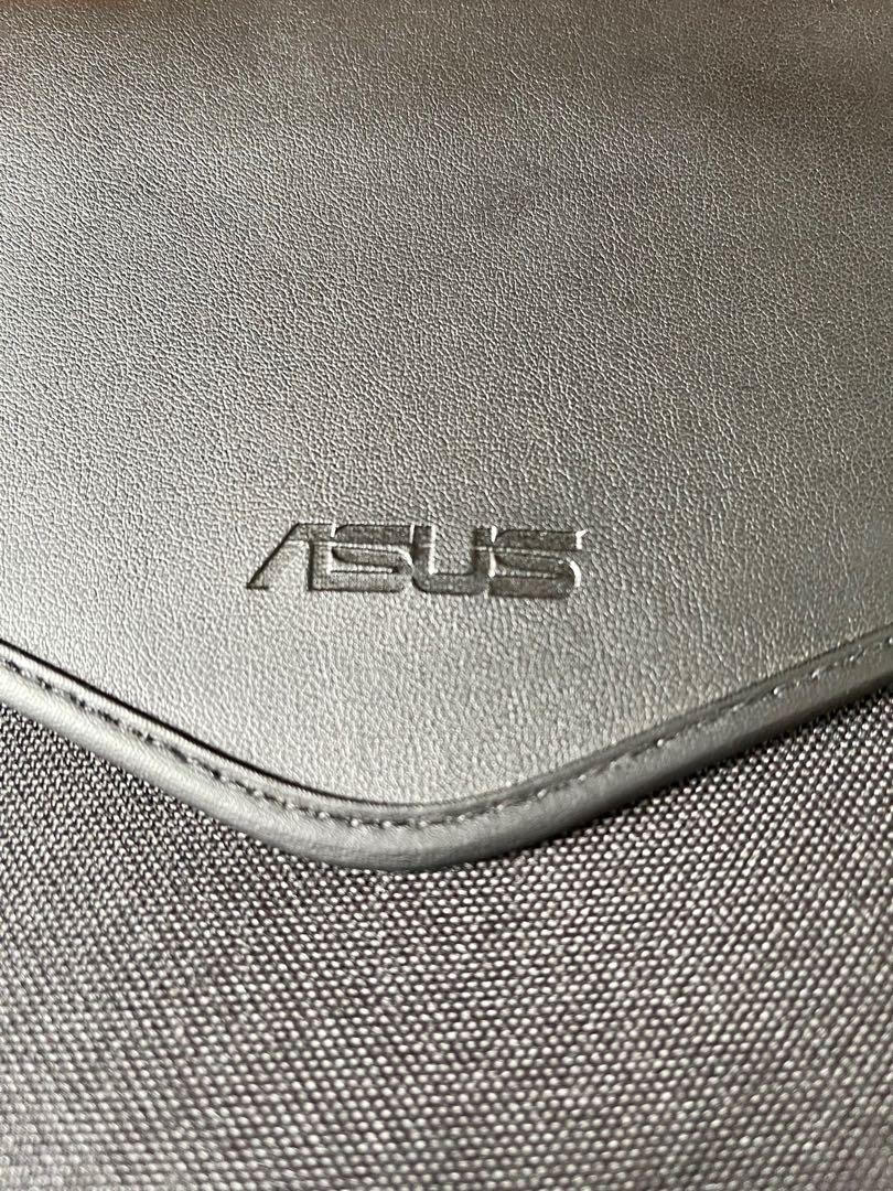 Gadget Pouch, Black, Asus (Category: Laptop Bags & Sleeves) located in Manila. Submitted by chinchinshaven (Listing ID 1099308187, Image 2). Description: Unused Black color Very Good Quality H 34.5cm W 25.5cm.