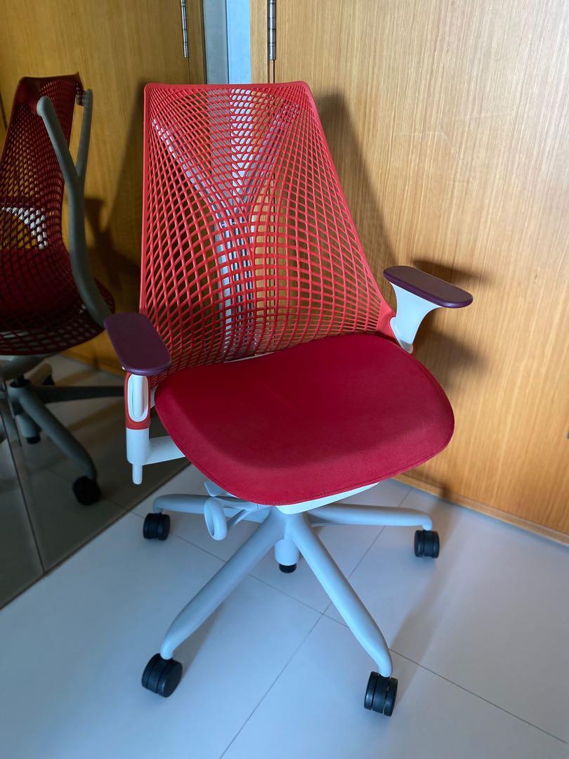Herman Miller ergonomic chair, Furniture & Home Living, Furniture