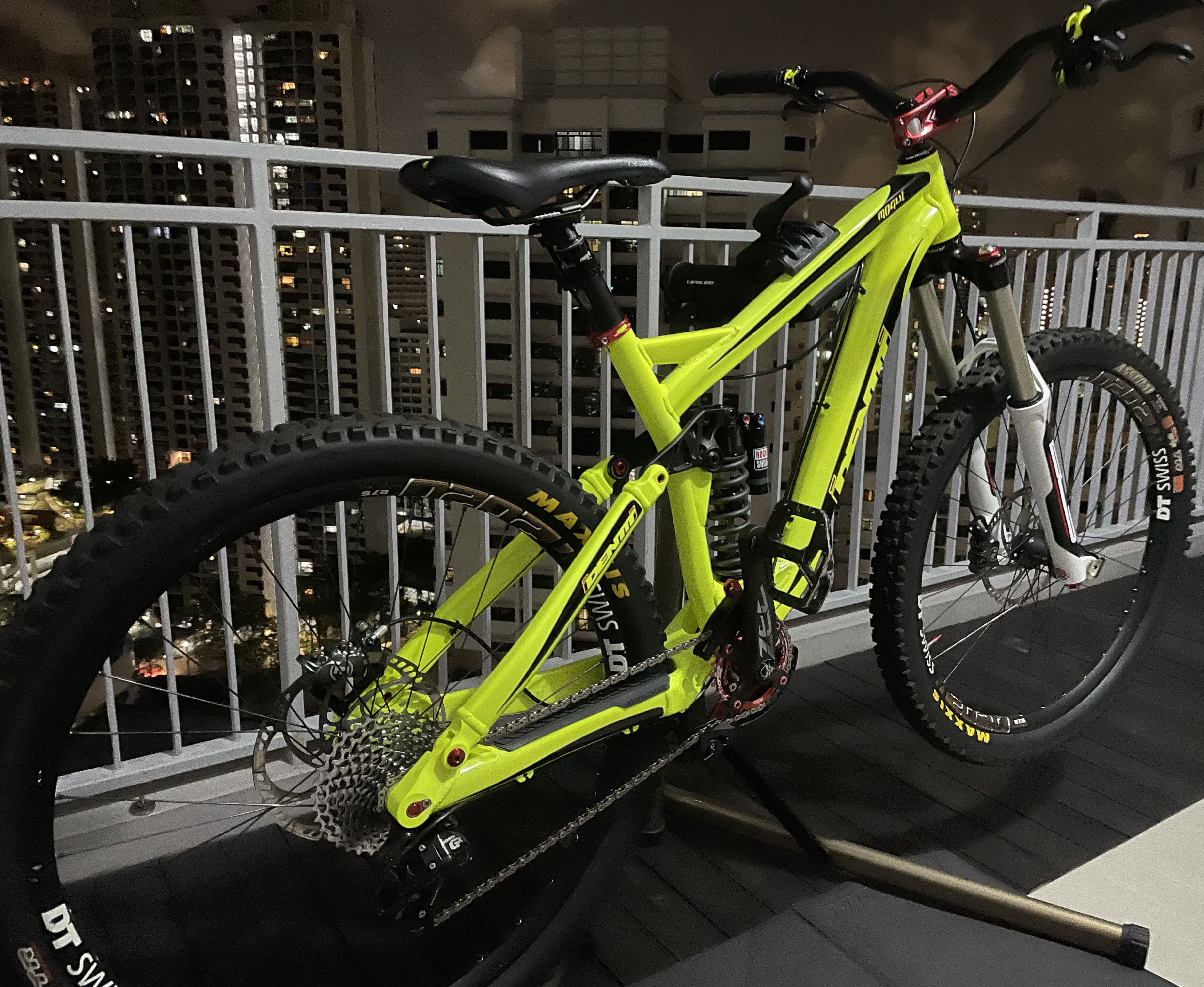 Identiti mogul sale
