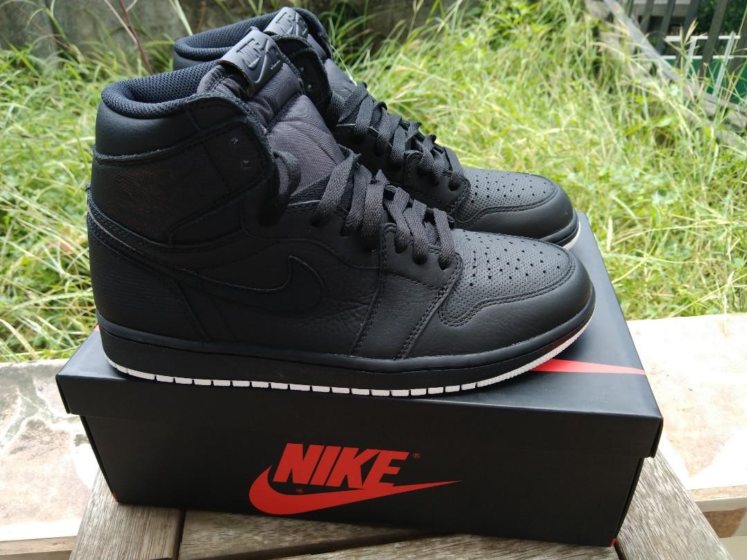 Jordan 1 deals black perforated
