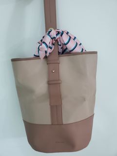 （分類：）位於 。 由 catcschan 提交（商品編號 1099367371，圖片 1）。簡介： 。