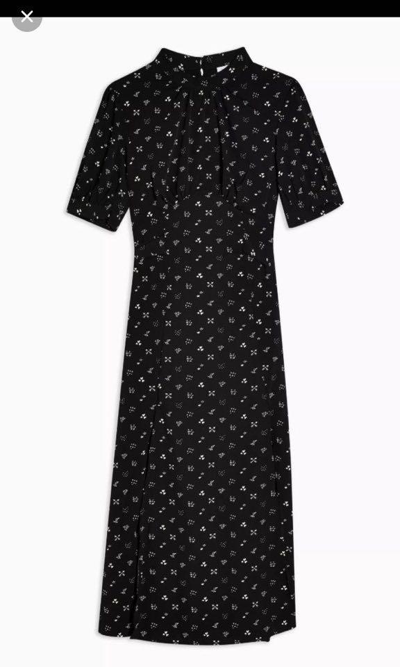 Long black dress with slits (Category: Dresses) located in Cabiao. Submitted by oreooreo06 (Listing ID 1099439681, Image 3). Description: Bought it around 2,400 before pandemic and wasn’t able to use it na bcs hindi makalabas at ayaw lumabas lol. Ilang beses ko lang rin sinukat kasi nakakapagod siya isuot mag isa dahil sa rami ng buttons sa likod. +++meron pa siyang tag :).