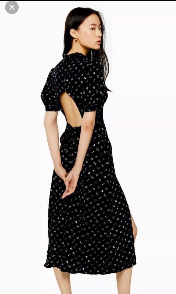Long black dress with slits (Category: Dresses) located in Cabiao. Submitted by oreooreo06 (Listing ID 1099439681, Image 2). Description: Bought it around 2,400 before pandemic and wasn’t able to use it na bcs hindi makalabas at ayaw lumabas lol. Ilang beses ko lang rin sinukat kasi nakakapagod siya isuot mag isa dahil sa rami ng buttons sa likod. +++meron pa siyang tag :).